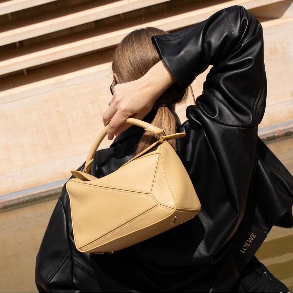Loewe Pale Yellow Leather Shoulder Bag - Picture 15 of 16